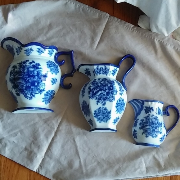 Home Essentials Other - Striking Cobalt 3 pitcher wall set Porclain, nice